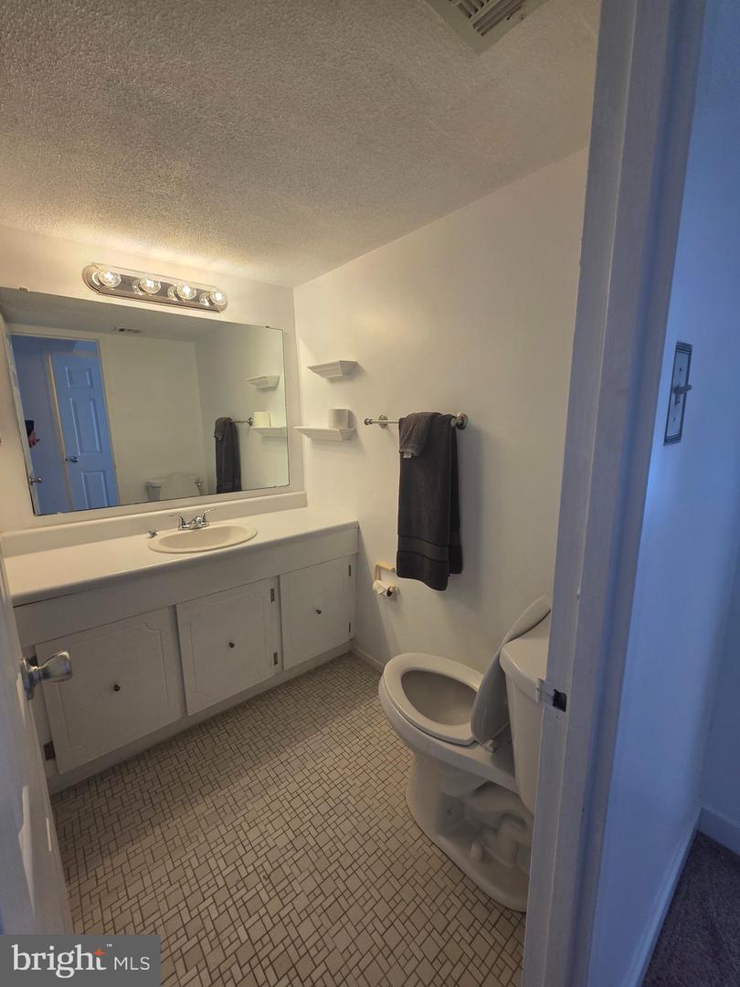 5707 INDIAN CT #B1, ALEXANDRIA, Virginia 22303, 2 Bedrooms Bedrooms, ,1 BathroomBathrooms,Residential,For sale,5707 INDIAN CT #B1,VAFX2291064 MLS # VAFX2291064