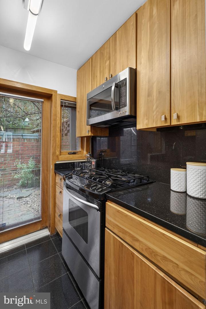 6 TERRACE CT NE, WASHINGTON, District Of Columbia 20002, 2 Bedrooms Bedrooms, ,1 BathroomBathrooms,Residential,For sale,6 TERRACE CT NE,DCDC2246324 MLS # DCDC2246324