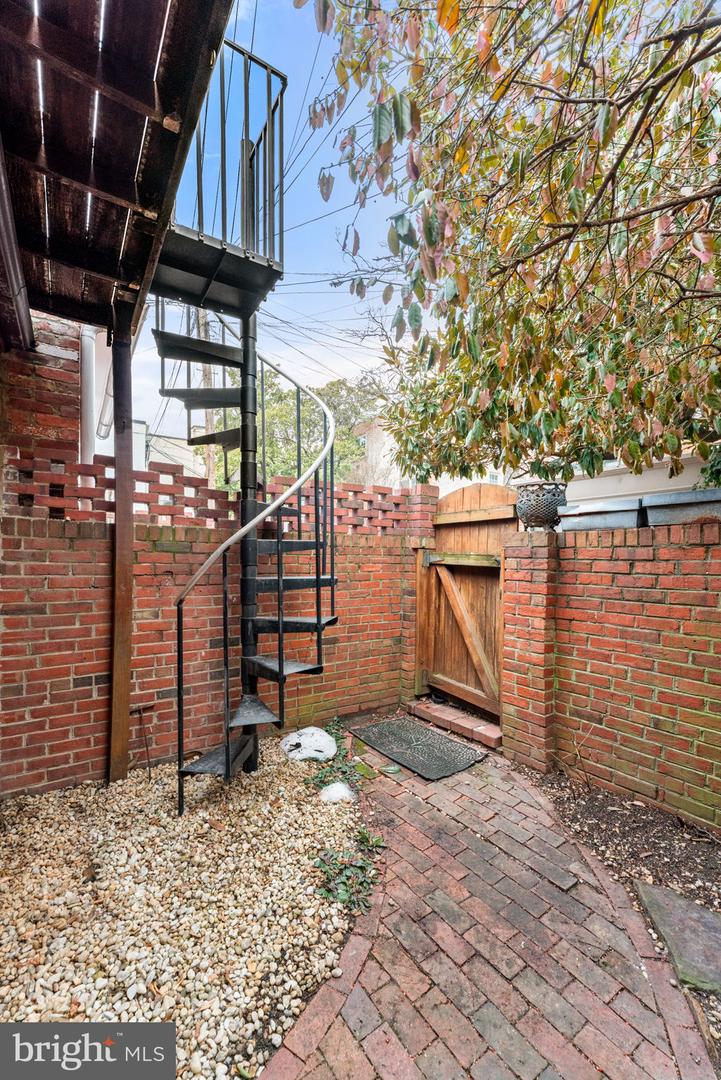 6 TERRACE CT NE, WASHINGTON, District Of Columbia 20002, 2 Bedrooms Bedrooms, ,1 BathroomBathrooms,Residential,For sale,6 TERRACE CT NE,DCDC2246324 MLS # DCDC2246324