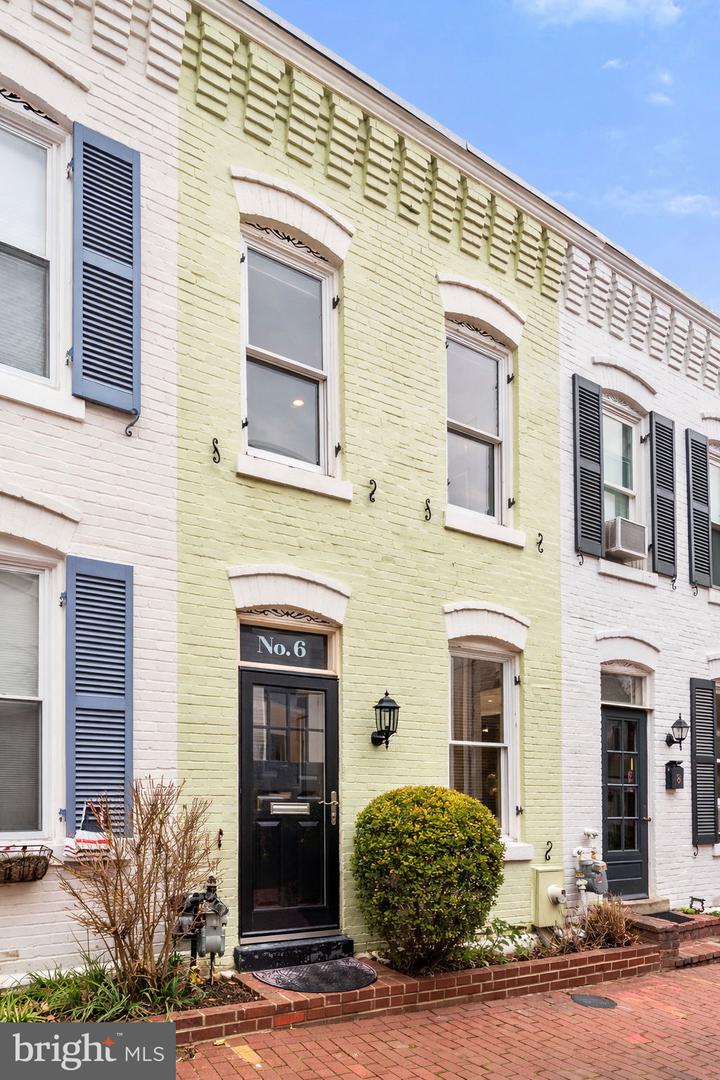 6 TERRACE CT NE, WASHINGTON, District Of Columbia 20002, 2 Bedrooms Bedrooms, ,1 BathroomBathrooms,Residential,For sale,6 TERRACE CT NE,DCDC2246324 MLS # DCDC2246324