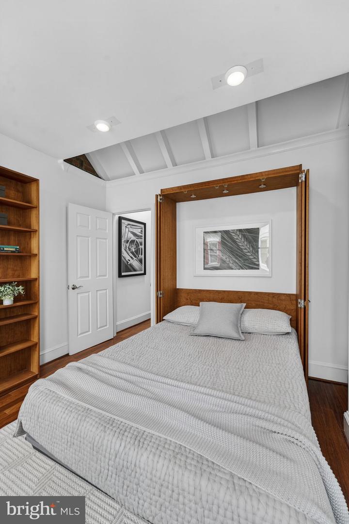 6 TERRACE CT NE, WASHINGTON, District Of Columbia 20002, 2 Bedrooms Bedrooms, ,1 BathroomBathrooms,Residential,For sale,6 TERRACE CT NE,DCDC2246324 MLS # DCDC2246324