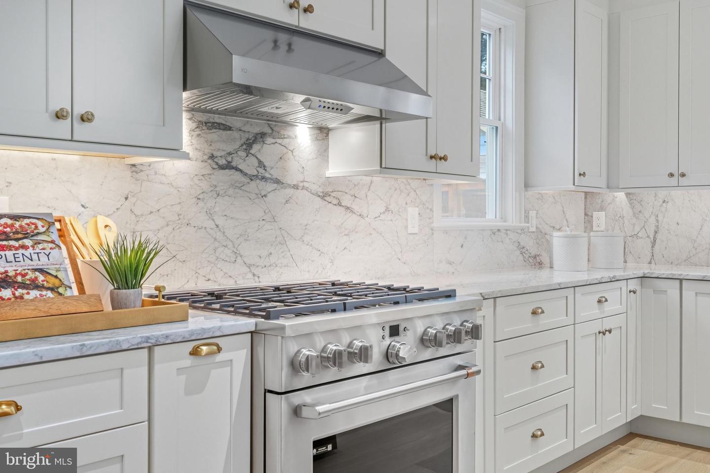 11 CEDAR ST, ALEXANDRIA, Virginia 22301, 5 Bedrooms Bedrooms, ,5 BathroomsBathrooms,Residential,For sale,11 CEDAR ST,VAAX2054224 MLS # VAAX2054224