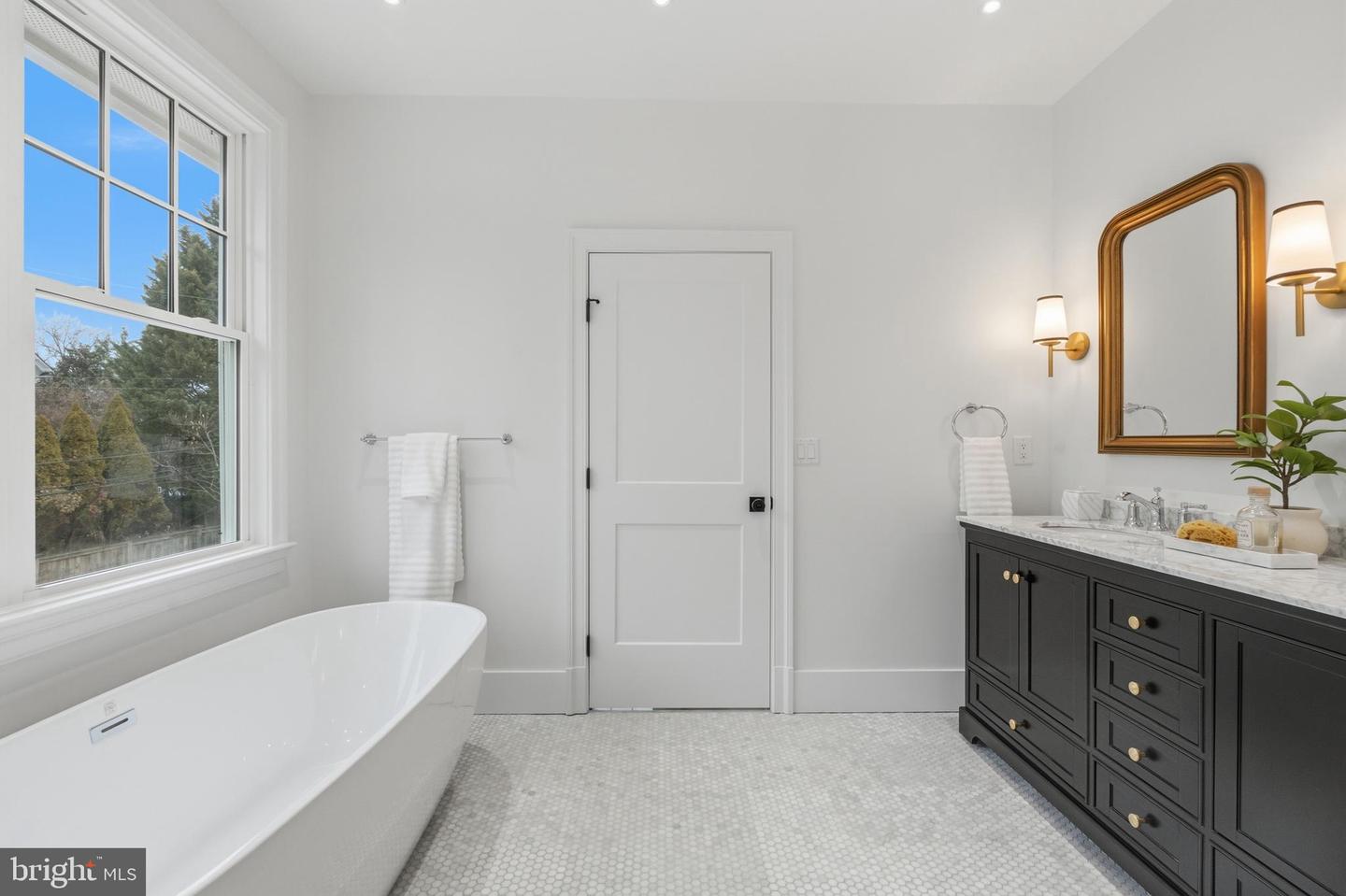 11 CEDAR ST, ALEXANDRIA, Virginia 22301, 5 Bedrooms Bedrooms, ,5 BathroomsBathrooms,Residential,For sale,11 CEDAR ST,VAAX2054224 MLS # VAAX2054224