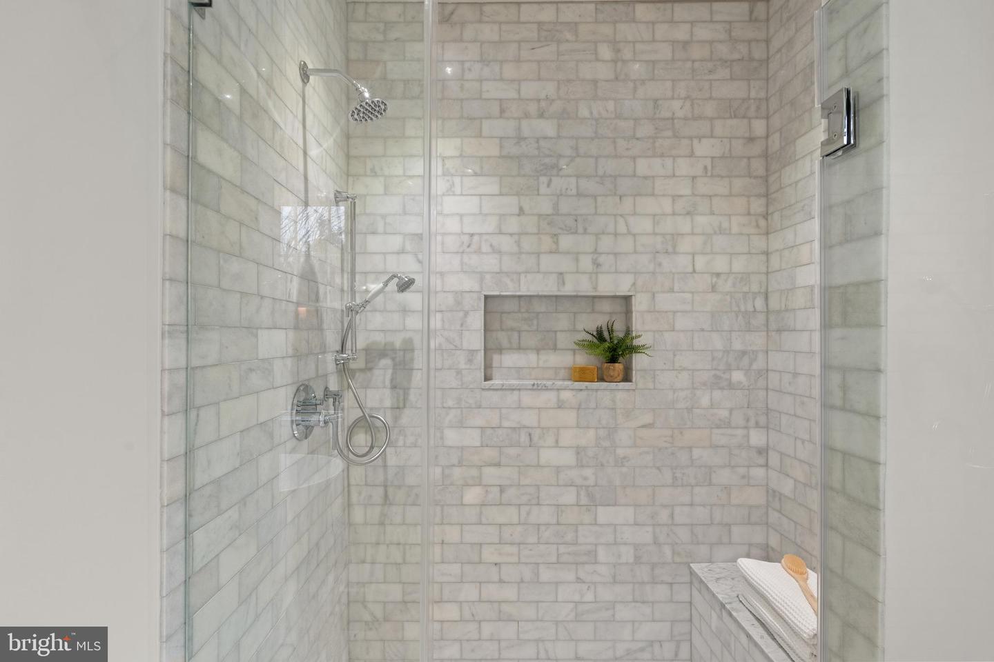 11 CEDAR ST, ALEXANDRIA, Virginia 22301, 5 Bedrooms Bedrooms, ,5 BathroomsBathrooms,Residential,For sale,11 CEDAR ST,VAAX2054224 MLS # VAAX2054224