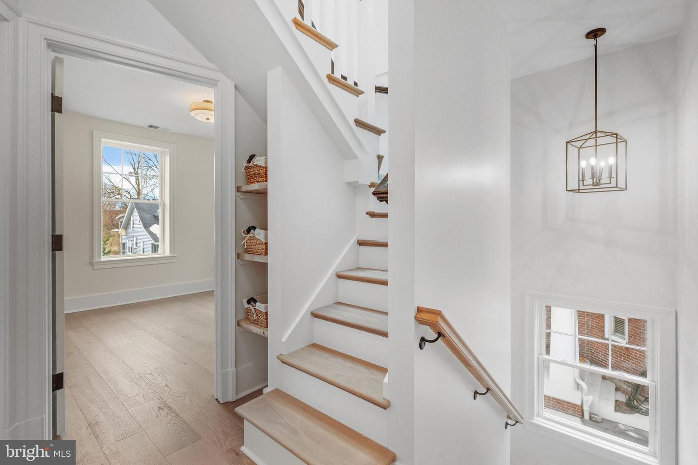 11 CEDAR ST, ALEXANDRIA, Virginia 22301, 5 Bedrooms Bedrooms, ,5 BathroomsBathrooms,Residential,For sale,11 CEDAR ST,VAAX2054224 MLS # VAAX2054224