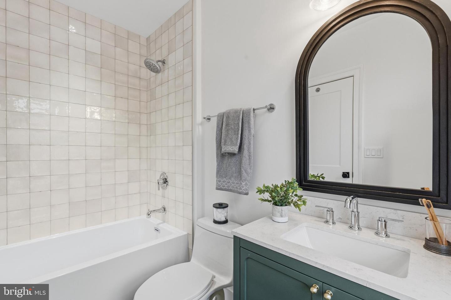 11 CEDAR ST, ALEXANDRIA, Virginia 22301, 5 Bedrooms Bedrooms, ,5 BathroomsBathrooms,Residential,For sale,11 CEDAR ST,VAAX2054224 MLS # VAAX2054224