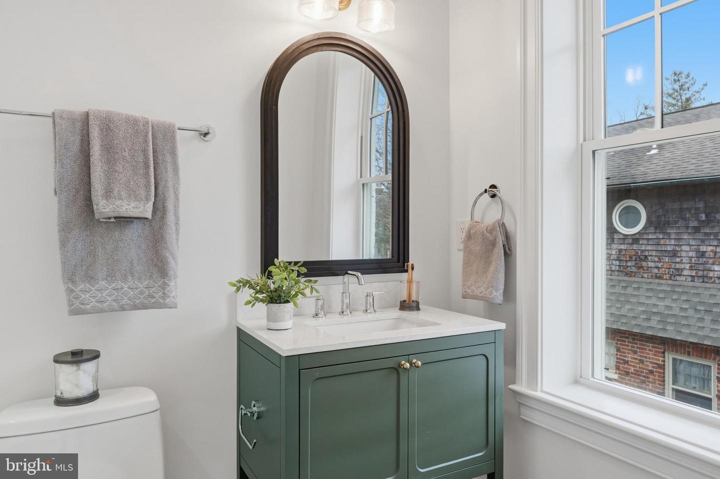 11 CEDAR ST, ALEXANDRIA, Virginia 22301, 5 Bedrooms Bedrooms, ,5 BathroomsBathrooms,Residential,For sale,11 CEDAR ST,VAAX2054224 MLS # VAAX2054224