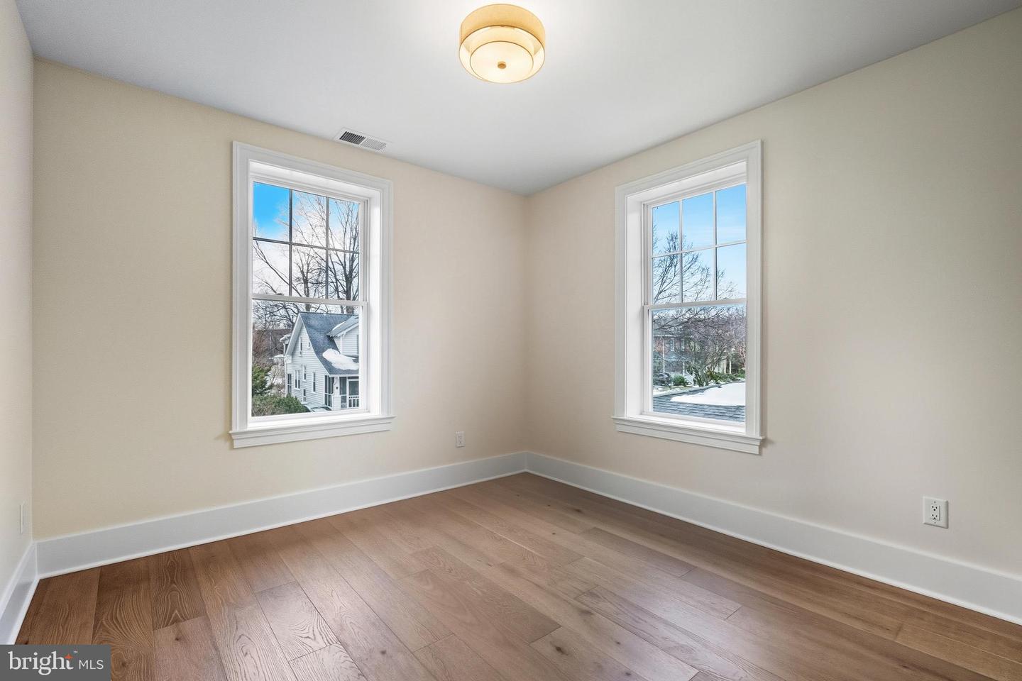 11 CEDAR ST, ALEXANDRIA, Virginia 22301, 5 Bedrooms Bedrooms, ,5 BathroomsBathrooms,Residential,For sale,11 CEDAR ST,VAAX2054224 MLS # VAAX2054224