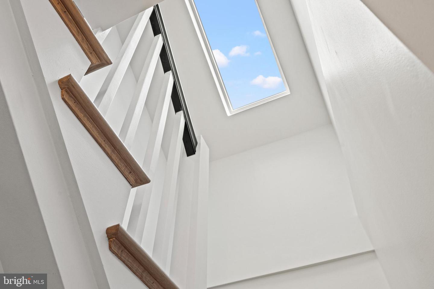 11 CEDAR ST, ALEXANDRIA, Virginia 22301, 5 Bedrooms Bedrooms, ,5 BathroomsBathrooms,Residential,For sale,11 CEDAR ST,VAAX2054224 MLS # VAAX2054224