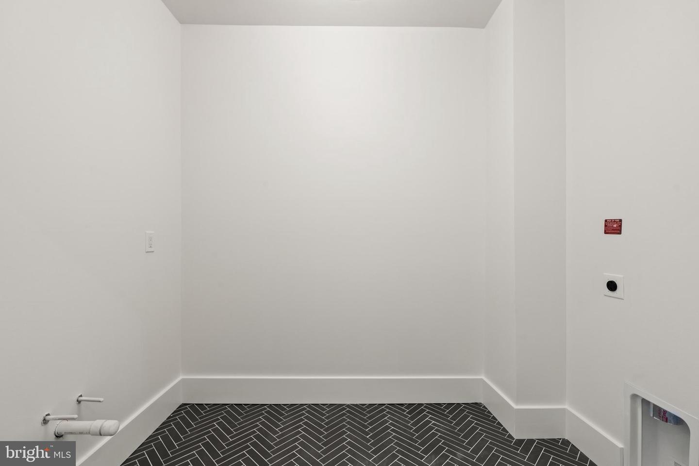 11 CEDAR ST, ALEXANDRIA, Virginia 22301, 5 Bedrooms Bedrooms, ,5 BathroomsBathrooms,Residential,For sale,11 CEDAR ST,VAAX2054224 MLS # VAAX2054224