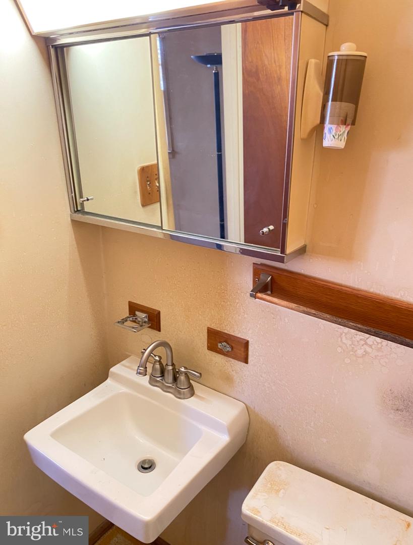 4520 EDINBURG DR, WOODBRIDGE, Virginia 22193, 3 Bedrooms Bedrooms, ,1 BathroomBathrooms,Residential,For sale,4520 EDINBURG DR,VAPW2112560 MLS # VAPW2112560