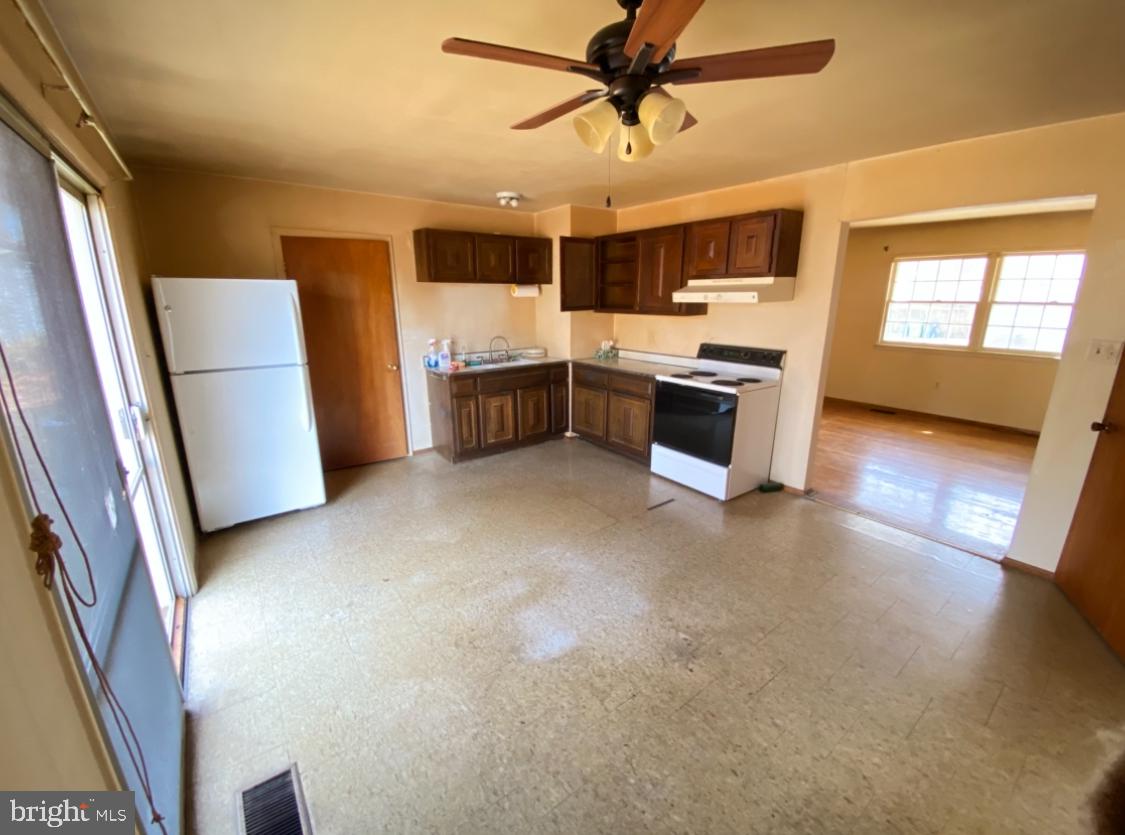 4520 EDINBURG DR, WOODBRIDGE, Virginia 22193, 3 Bedrooms Bedrooms, ,1 BathroomBathrooms,Residential,For sale,4520 EDINBURG DR,VAPW2112560 MLS # VAPW2112560