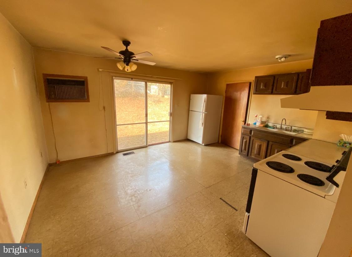 4520 EDINBURG DR, WOODBRIDGE, Virginia 22193, 3 Bedrooms Bedrooms, ,1 BathroomBathrooms,Residential,For sale,4520 EDINBURG DR,VAPW2112560 MLS # VAPW2112560