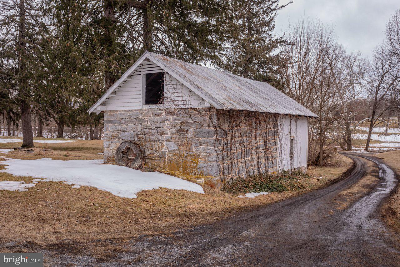 17442 EVERGREEN VALLEY RD, TIMBERVILLE, Virginia 22853, 6 Bedrooms Bedrooms, ,3 BathroomsBathrooms,Residential,For sale,17442 EVERGREEN VALLEY RD,VARO2002846 MLS # VARO2002846