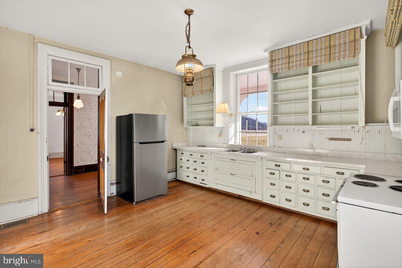 17442 EVERGREEN VALLEY RD, TIMBERVILLE, Virginia 22853, 6 Bedrooms Bedrooms, ,3 BathroomsBathrooms,Residential,For sale,17442 EVERGREEN VALLEY RD,VARO2002846 MLS # VARO2002846