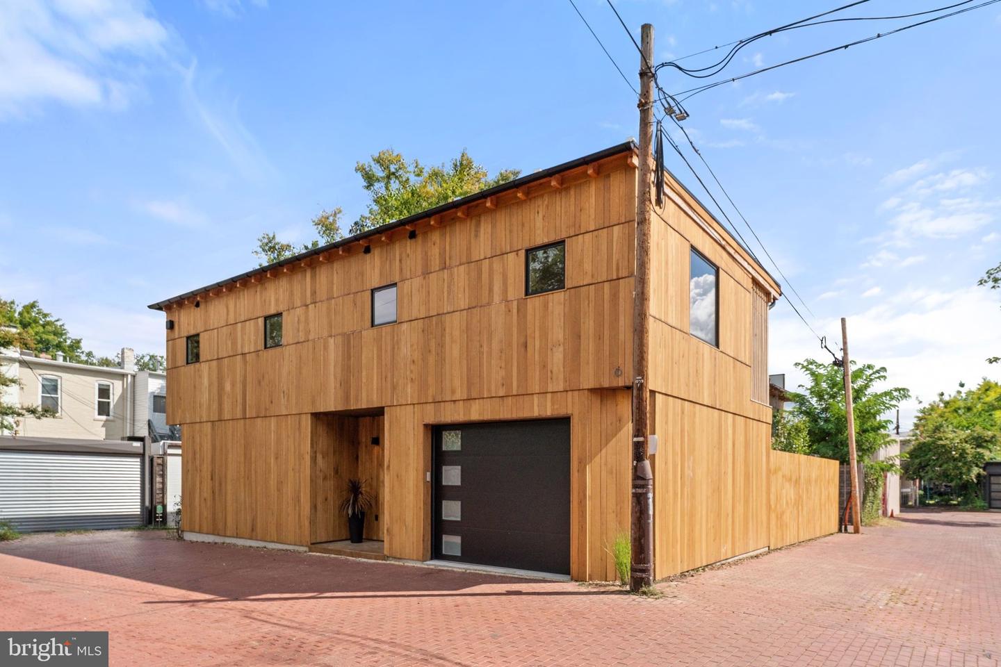 21 OVERBECK ALLEY NE, WASHINGTON, District Of Columbia 20002, 4 Bedrooms Bedrooms, ,3 BathroomsBathrooms,Residential,For sale,21 OVERBECK ALLEY NE,DCDC2246486 MLS # DCDC2246486