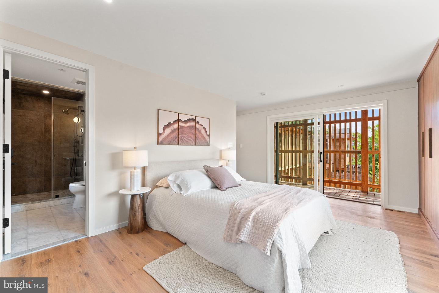 21 OVERBECK ALLEY NE, WASHINGTON, District Of Columbia 20002, 4 Bedrooms Bedrooms, ,3 BathroomsBathrooms,Residential,For sale,21 OVERBECK ALLEY NE,DCDC2246486 MLS # DCDC2246486