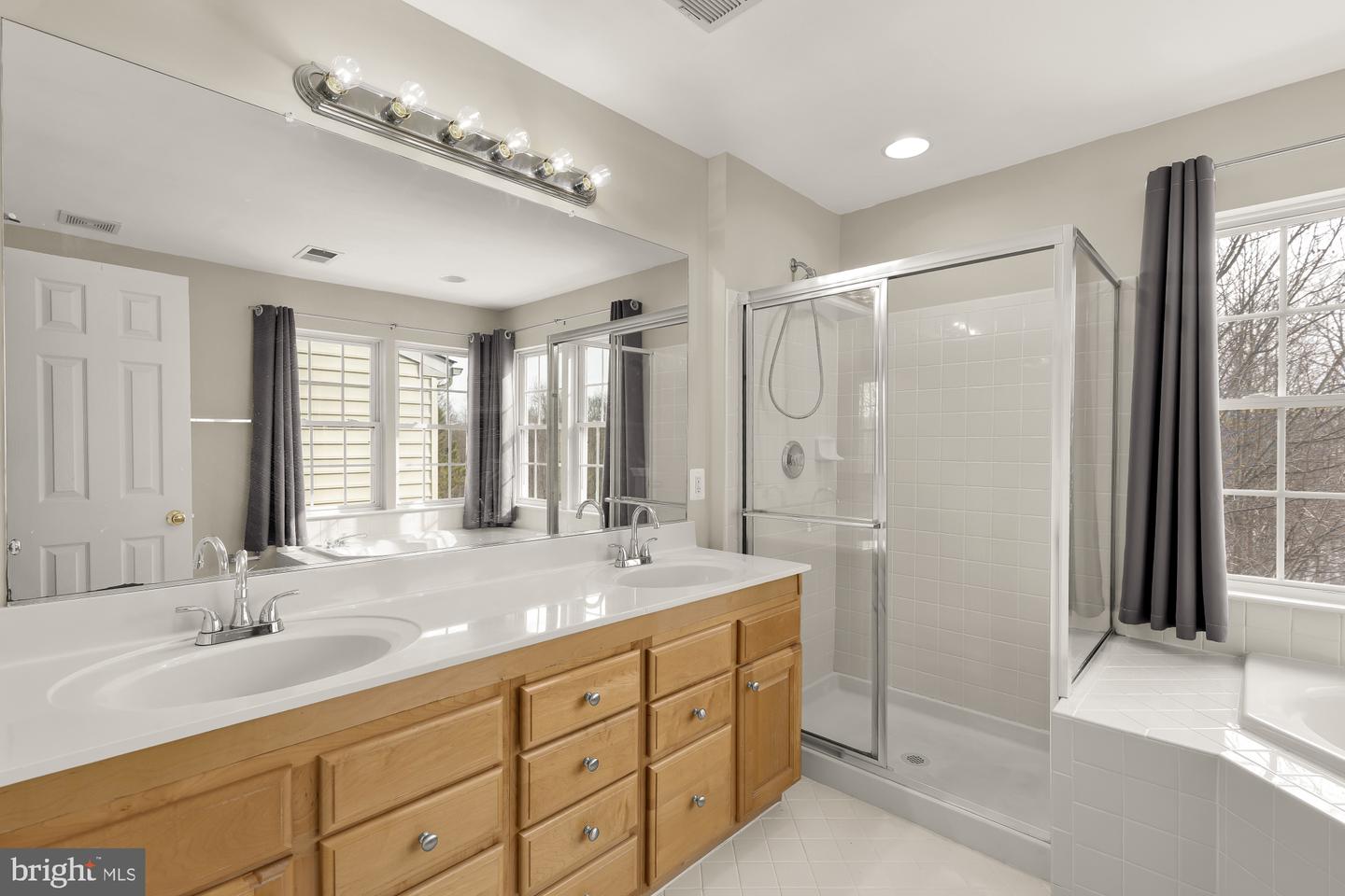 4110 FAIRFAX CENTER CREEK DR, FAIRFAX, Virginia 22030, 3 Bedrooms Bedrooms, ,2 BathroomsBathrooms,Residential,For sale,4110 FAIRFAX CENTER CREEK DR,VAFX2291482 MLS # VAFX2291482