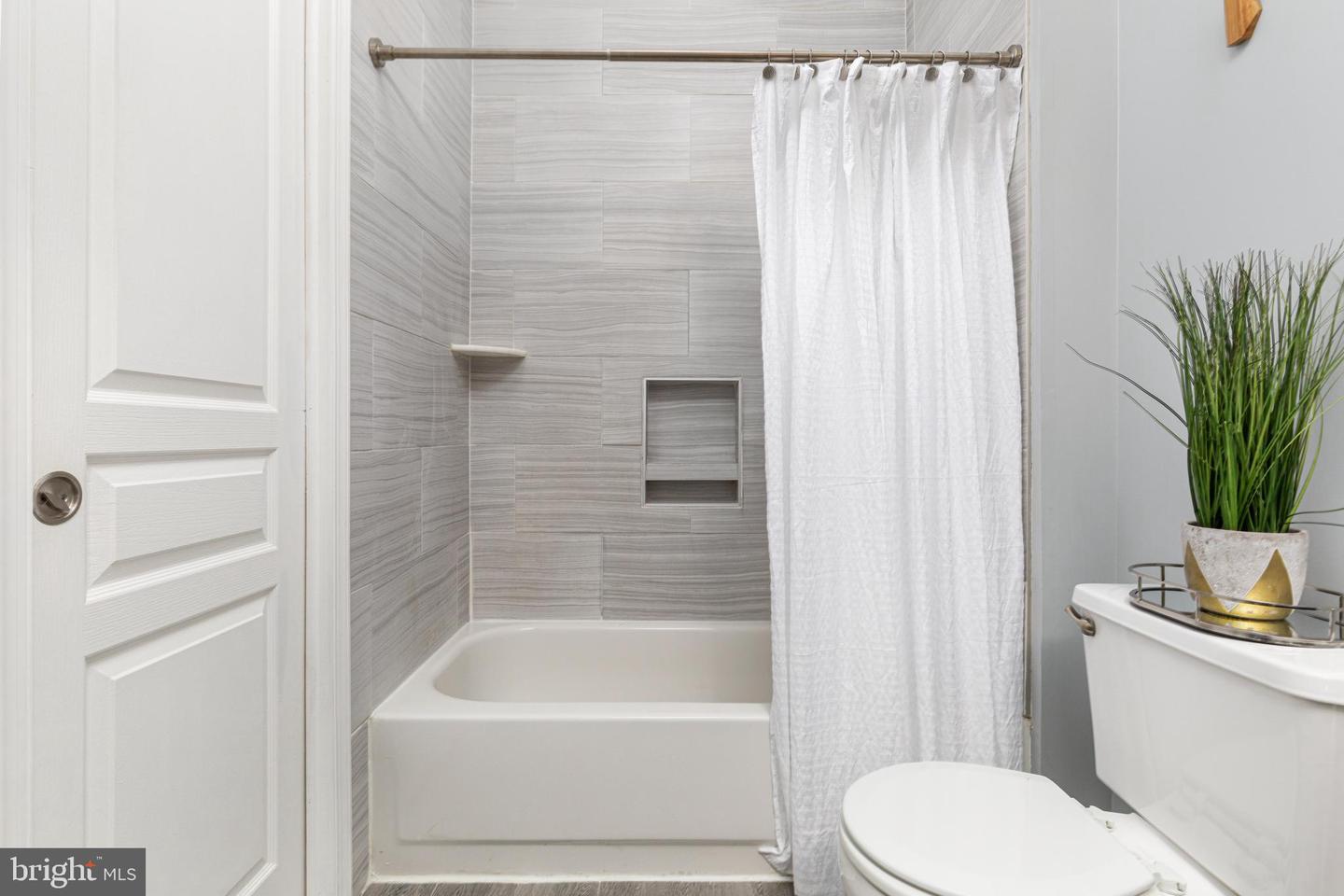 12915 ALTON SQ #411, HERNDON, Virginia 20170, 2 Bedrooms Bedrooms, ,1 BathroomBathrooms,Residential,For sale,12915 ALTON SQ #411,VAFX2291568 MLS # VAFX2291568