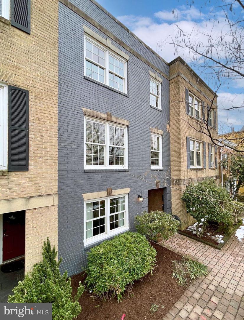 1117 G ST SE, WASHINGTON, District Of Columbia 20003, 4 Bedrooms Bedrooms, 8 Rooms Rooms,3 BathroomsBathrooms,Residential,For sale,1117 G ST SE,DCDC2246858 MLS # DCDC2246858 1117 G ST SE, WASHINGTON, District Of Columbia 20003, 4 Bedrooms Bedrooms, 8 Rooms Rooms,3 BathroomsBathrooms,Residential,For sale,1117 G ST SE,DCDC2246858 MLS # DCDC2246858