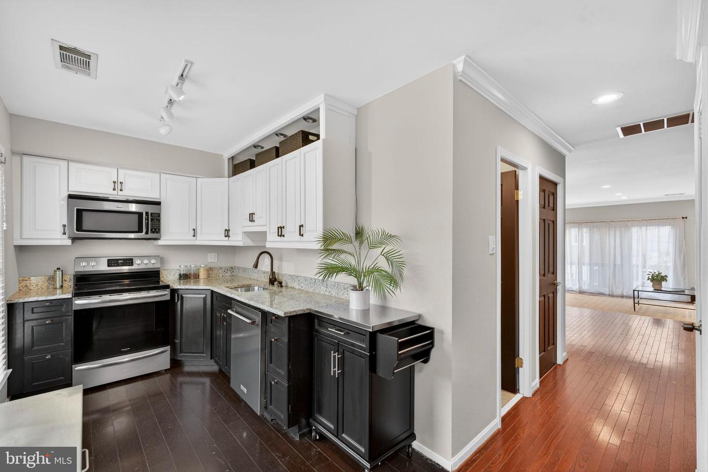 1117 G ST SE, WASHINGTON, District Of Columbia 20003, 4 Bedrooms Bedrooms, 8 Rooms Rooms,3 BathroomsBathrooms,Residential,For sale,1117 G ST SE,DCDC2246858 MLS # DCDC2246858 1117 G ST SE, WASHINGTON, District Of Columbia 20003, 4 Bedrooms Bedrooms, 8 Rooms Rooms,3 BathroomsBathrooms,Residential,For sale,1117 G ST SE,DCDC2246858 MLS # DCDC2246858