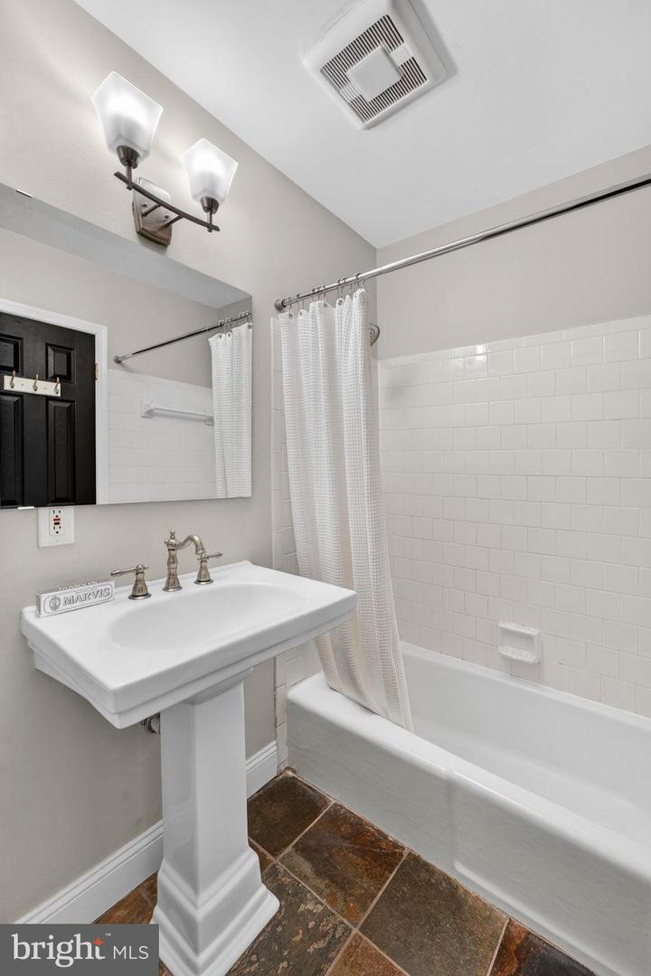 1117 G ST SE, WASHINGTON, District Of Columbia 20003, 4 Bedrooms Bedrooms, 8 Rooms Rooms,3 BathroomsBathrooms,Residential,For sale,1117 G ST SE,DCDC2246858 MLS # DCDC2246858 1117 G ST SE, WASHINGTON, District Of Columbia 20003, 4 Bedrooms Bedrooms, 8 Rooms Rooms,3 BathroomsBathrooms,Residential,For sale,1117 G ST SE,DCDC2246858 MLS # DCDC2246858