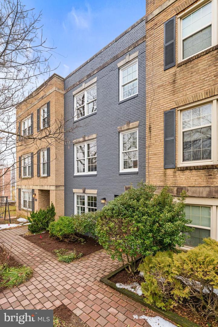 1117 G ST SE, WASHINGTON, District Of Columbia 20003, 4 Bedrooms Bedrooms, 8 Rooms Rooms,3 BathroomsBathrooms,Residential,For sale,1117 G ST SE,DCDC2246858 MLS # DCDC2246858 1117 G ST SE, WASHINGTON, District Of Columbia 20003, 4 Bedrooms Bedrooms, 8 Rooms Rooms,3 BathroomsBathrooms,Residential,For sale,1117 G ST SE,DCDC2246858 MLS # DCDC2246858
