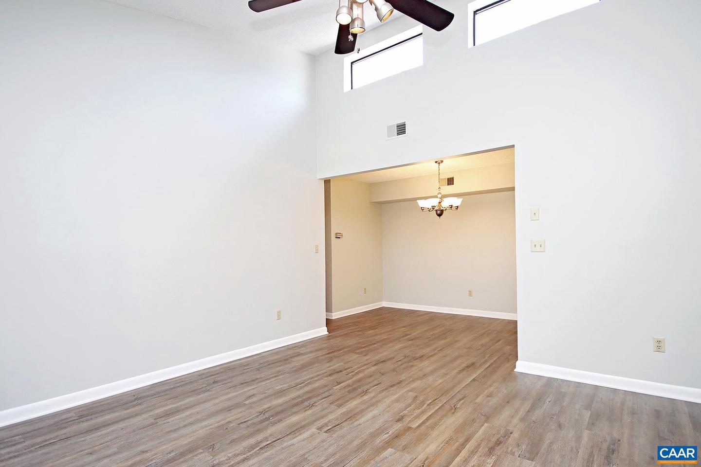 103 TURTLE CREEK RD #9, CHARLOTTESVILLE, Virginia 22901, 2 Bedrooms Bedrooms, ,2 BathroomsBathrooms,Residential,For sale,103 TURTLE CREEK RD #9,673435 MLS # 673435