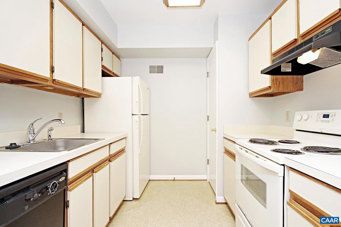 103 TURTLE CREEK RD #9, CHARLOTTESVILLE, Virginia 22901, 2 Bedrooms Bedrooms, ,2 BathroomsBathrooms,Residential,For sale,103 TURTLE CREEK RD #9,673435 MLS # 673435