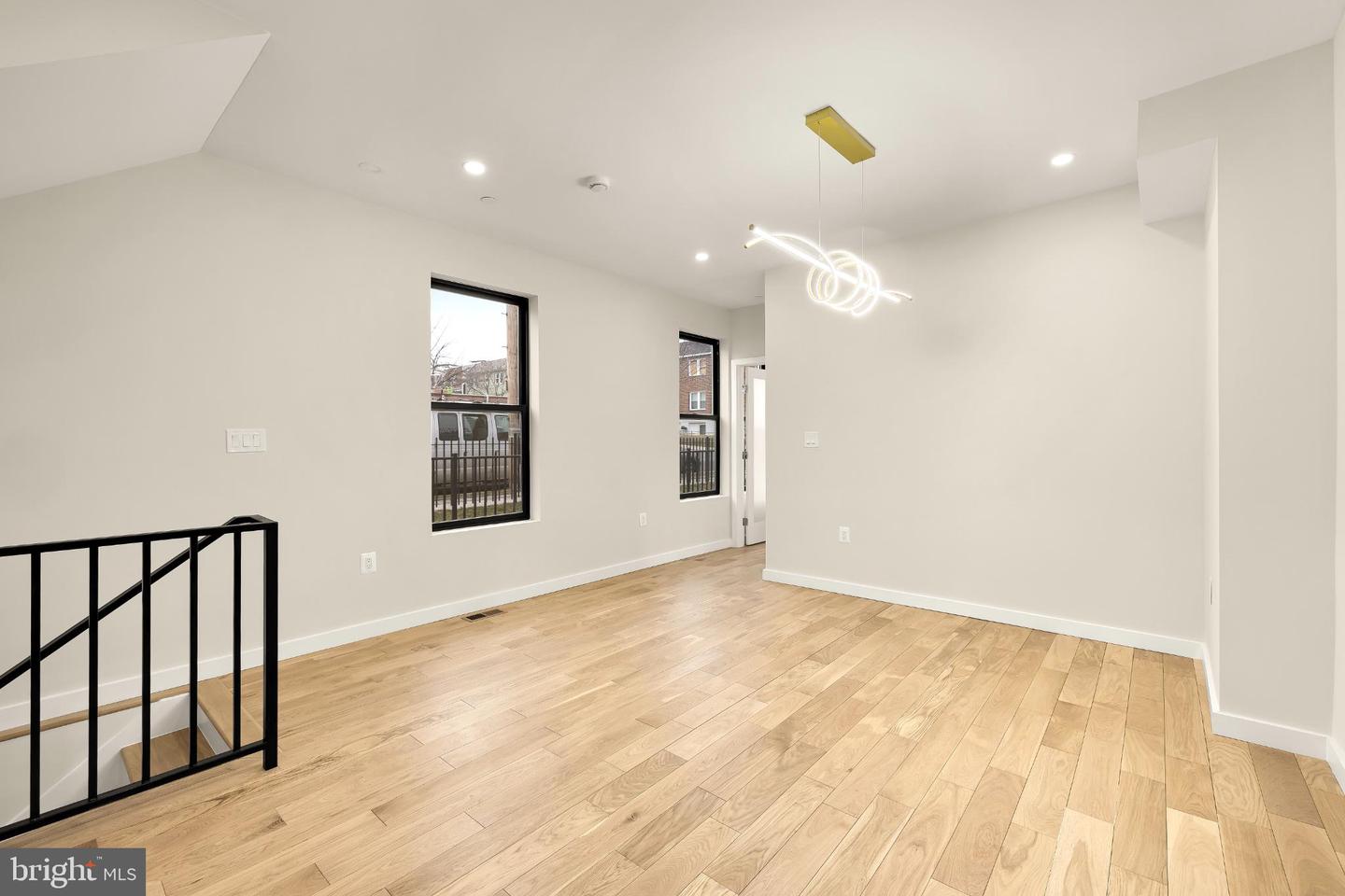 1516 LEVIS ST NE #1, WASHINGTON, District Of Columbia 20002, 4 Bedrooms Bedrooms, 8 Rooms Rooms,4 BathroomsBathrooms,Residential,For sale,1516 LEVIS ST NE #1,DCDC2246878 MLS # DCDC2246878