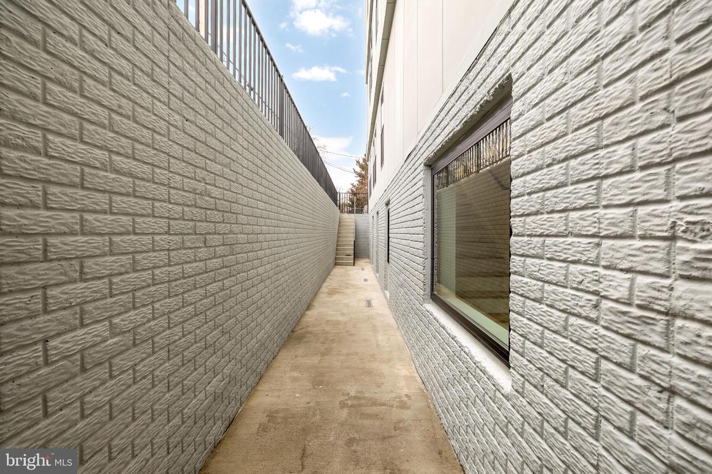 1516 LEVIS ST NE #1, WASHINGTON, District Of Columbia 20002, 4 Bedrooms Bedrooms, 8 Rooms Rooms,4 BathroomsBathrooms,Residential,For sale,1516 LEVIS ST NE #1,DCDC2246878 MLS # DCDC2246878