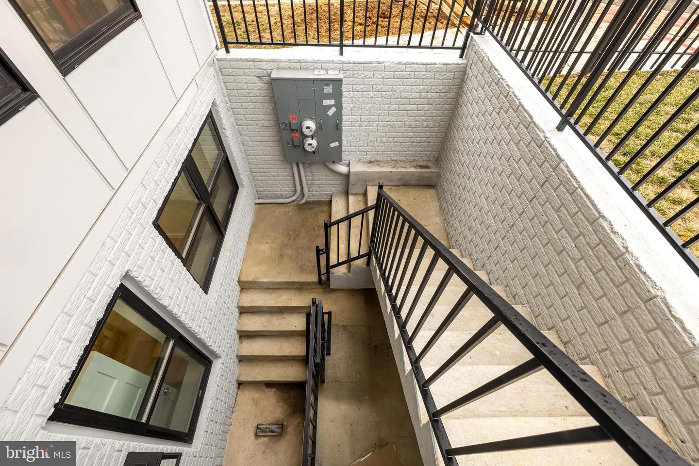 1516 LEVIS ST NE #1, WASHINGTON, District Of Columbia 20002, 4 Bedrooms Bedrooms, 8 Rooms Rooms,4 BathroomsBathrooms,Residential,For sale,1516 LEVIS ST NE #1,DCDC2246878 MLS # DCDC2246878