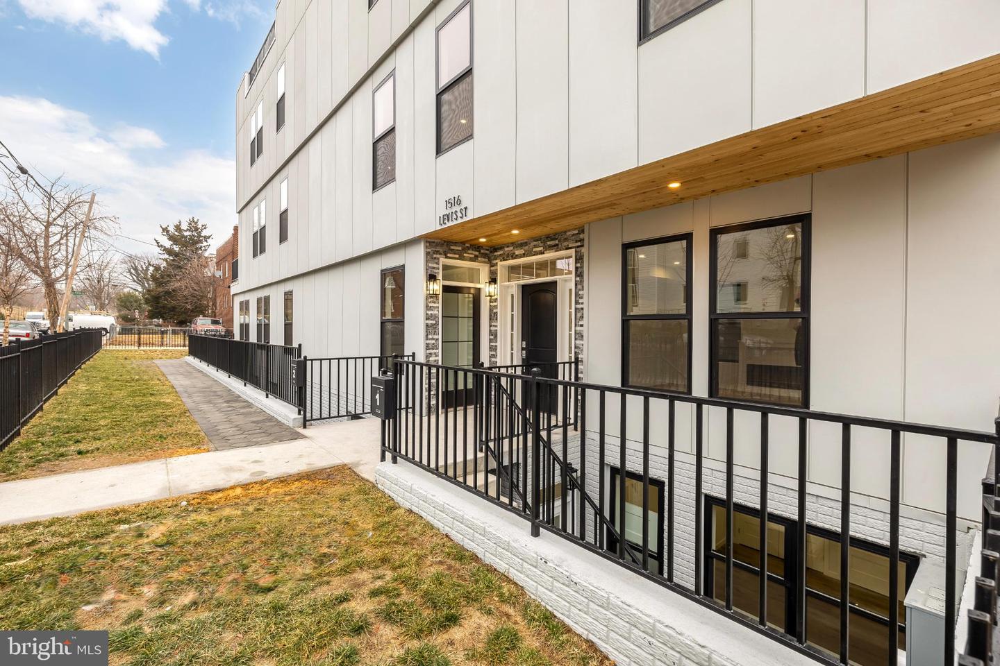 1516 LEVIS ST NE #1, WASHINGTON, District Of Columbia 20002, 4 Bedrooms Bedrooms, 8 Rooms Rooms,4 BathroomsBathrooms,Residential,For sale,1516 LEVIS ST NE #1,DCDC2246878 MLS # DCDC2246878