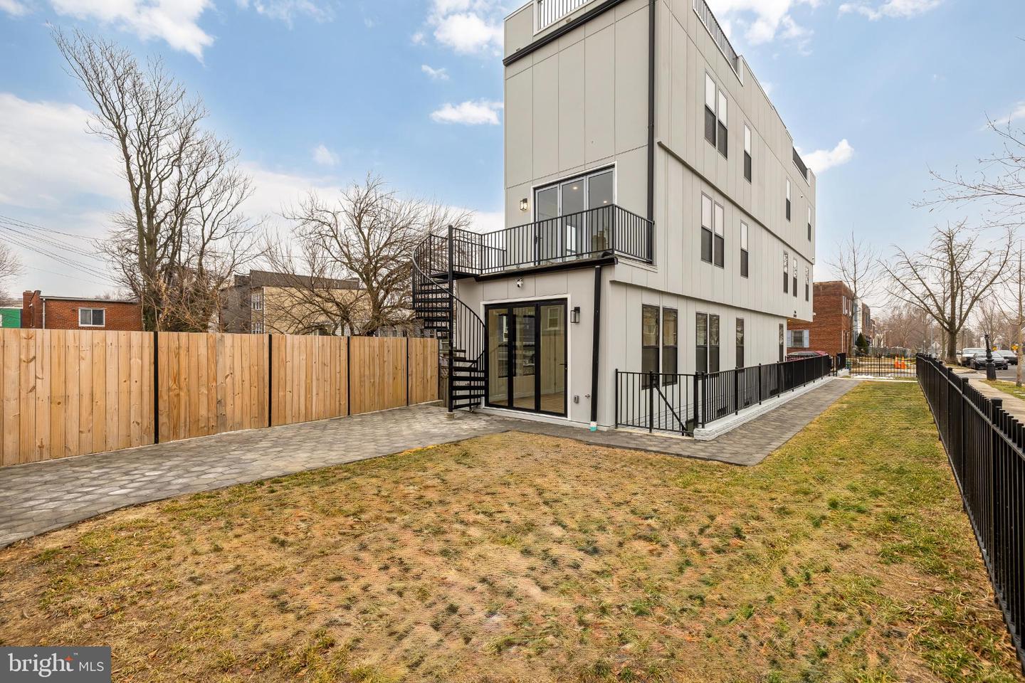 1516 LEVIS ST NE #1, WASHINGTON, District Of Columbia 20002, 4 Bedrooms Bedrooms, 8 Rooms Rooms,4 BathroomsBathrooms,Residential,For sale,1516 LEVIS ST NE #1,DCDC2246878 MLS # DCDC2246878