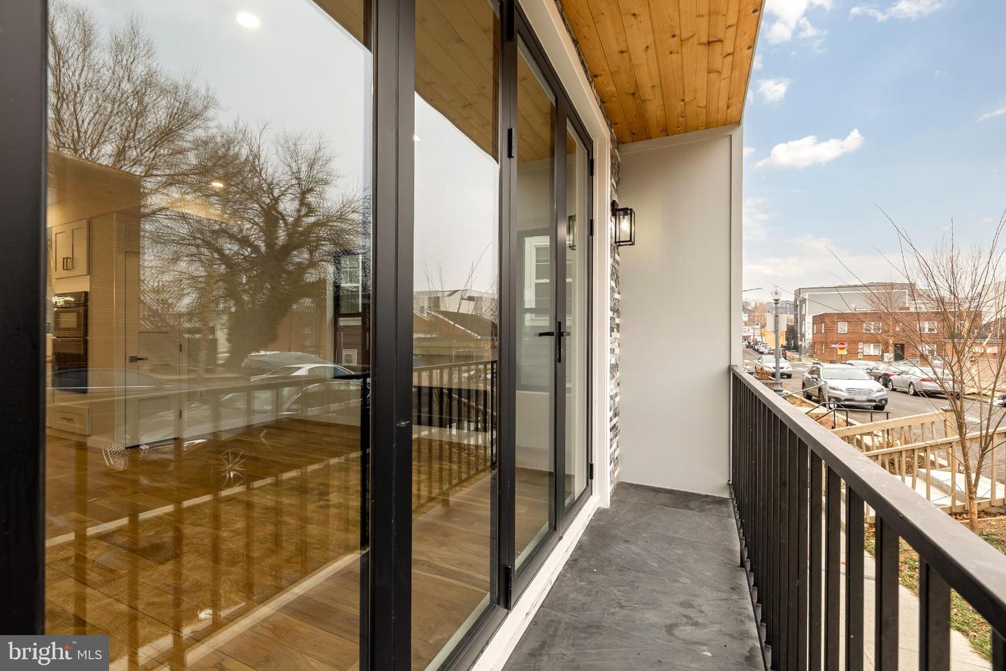 1516 LEVIS ST NE #1, WASHINGTON, District Of Columbia 20002, 4 Bedrooms Bedrooms, 8 Rooms Rooms,4 BathroomsBathrooms,Residential,For sale,1516 LEVIS ST NE #1,DCDC2246878 MLS # DCDC2246878