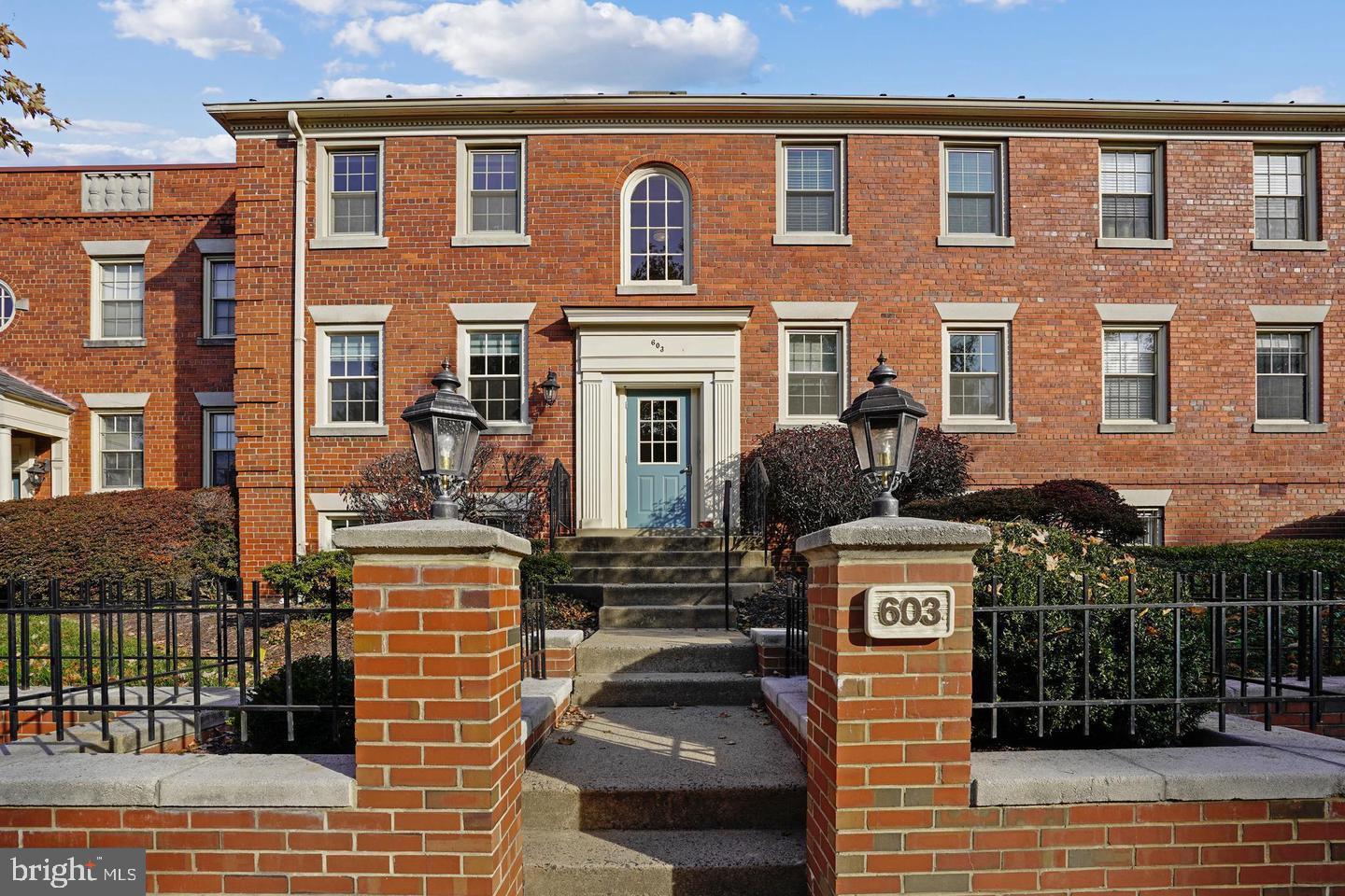 603 BASHFORD LN #1, ALEXANDRIA, Virginia 22314, 2 Bedrooms Bedrooms, ,2 BathroomsBathrooms,Residential,For sale,603 BASHFORD LN #1,VAAX2054310 MLS # VAAX2054310