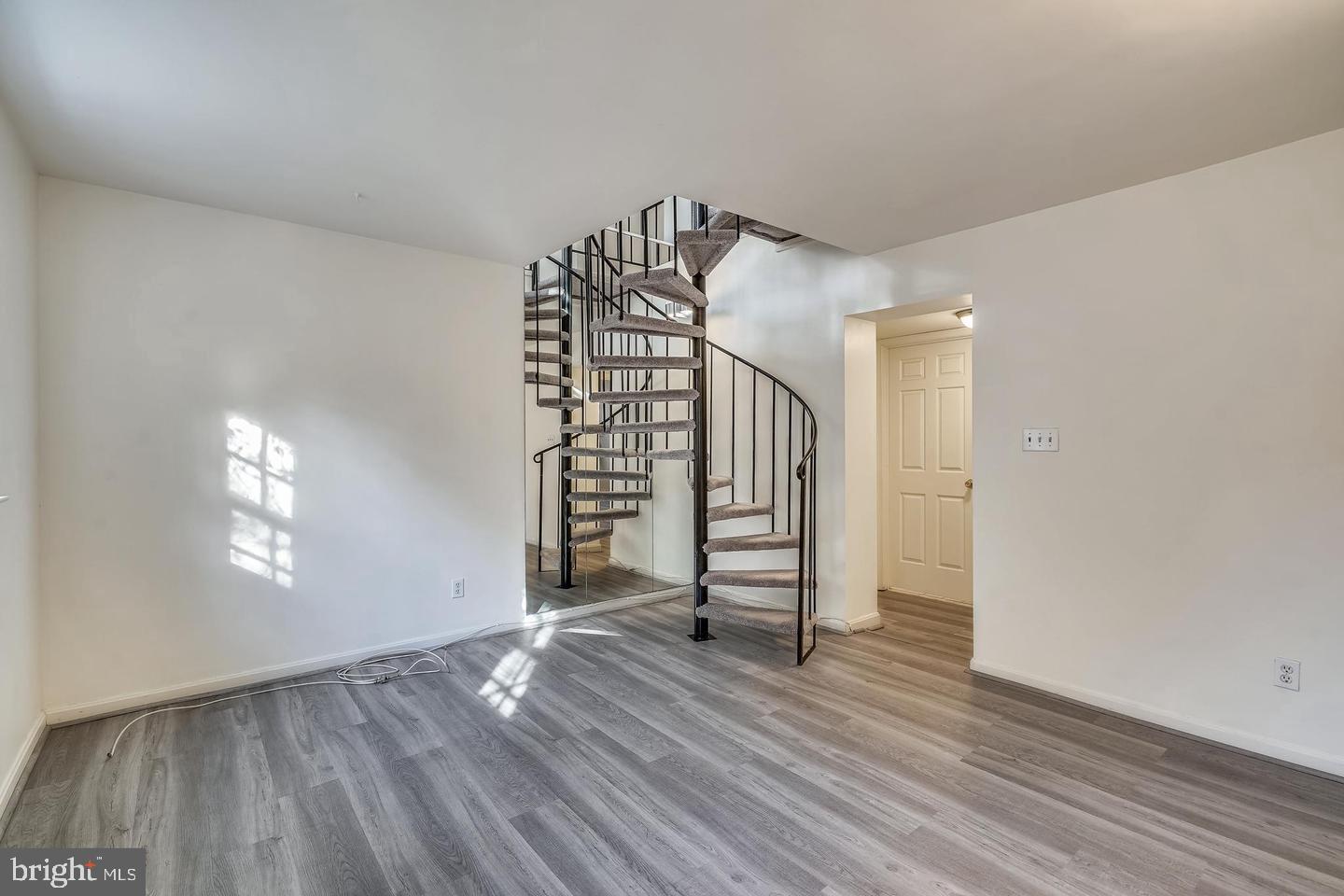 603 BASHFORD LN #1, ALEXANDRIA, Virginia 22314, 2 Bedrooms Bedrooms, ,2 BathroomsBathrooms,Residential,For sale,603 BASHFORD LN #1,VAAX2054310 MLS # VAAX2054310