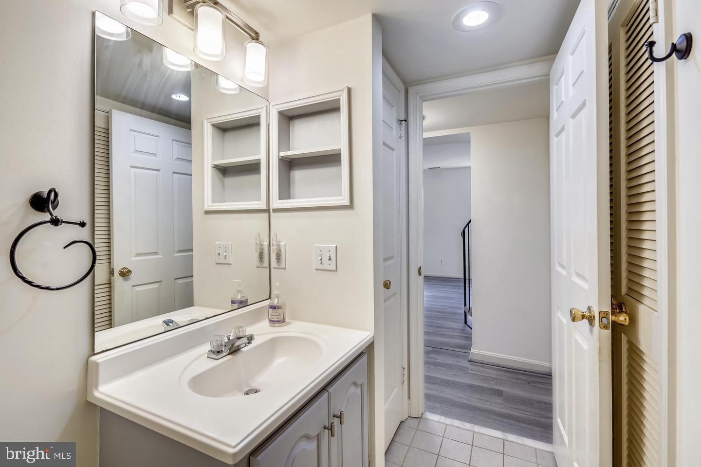 603 BASHFORD LN #1, ALEXANDRIA, Virginia 22314, 2 Bedrooms Bedrooms, ,2 BathroomsBathrooms,Residential,For sale,603 BASHFORD LN #1,VAAX2054310 MLS # VAAX2054310