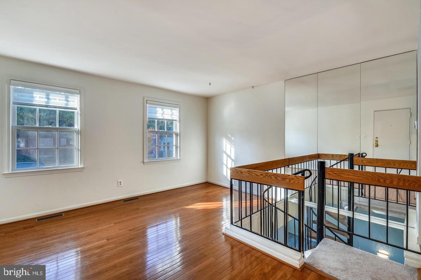 603 BASHFORD LN #1, ALEXANDRIA, Virginia 22314, 2 Bedrooms Bedrooms, ,2 BathroomsBathrooms,Residential,For sale,603 BASHFORD LN #1,VAAX2054310 MLS # VAAX2054310