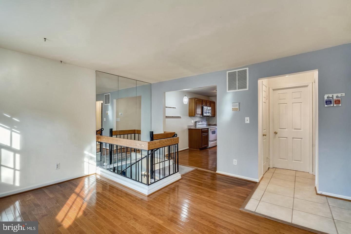 603 BASHFORD LN #1, ALEXANDRIA, Virginia 22314, 2 Bedrooms Bedrooms, ,2 BathroomsBathrooms,Residential,For sale,603 BASHFORD LN #1,VAAX2054310 MLS # VAAX2054310