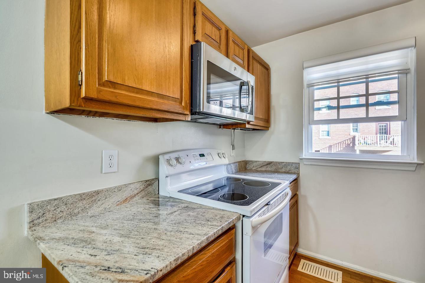 603 BASHFORD LN #1, ALEXANDRIA, Virginia 22314, 2 Bedrooms Bedrooms, ,2 BathroomsBathrooms,Residential,For sale,603 BASHFORD LN #1,VAAX2054310 MLS # VAAX2054310