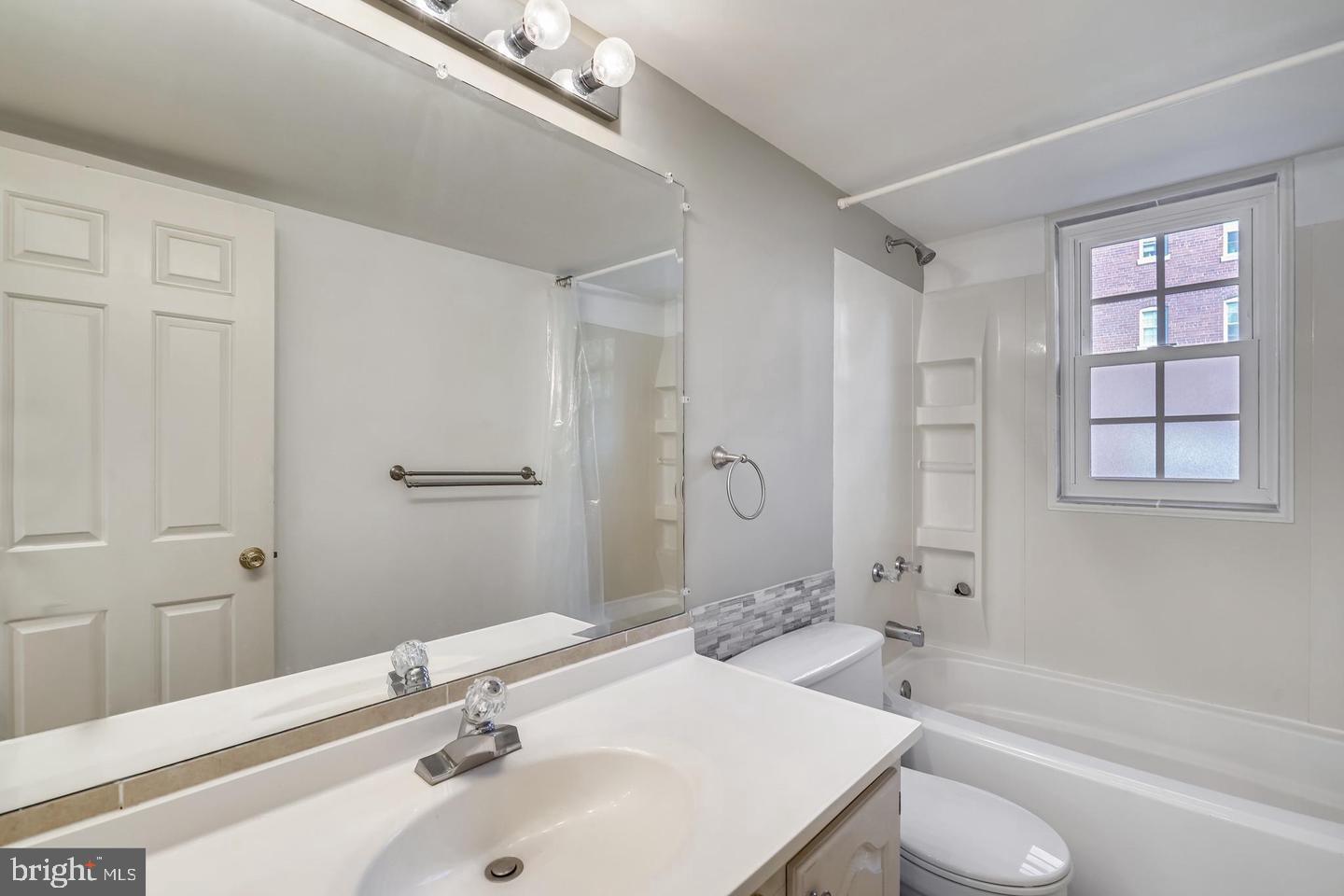 603 BASHFORD LN #1, ALEXANDRIA, Virginia 22314, 2 Bedrooms Bedrooms, ,2 BathroomsBathrooms,Residential,For sale,603 BASHFORD LN #1,VAAX2054310 MLS # VAAX2054310