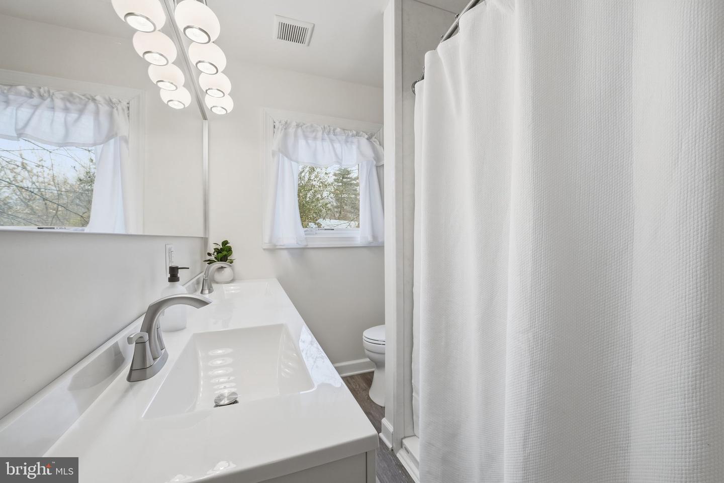 10911 MAPLE ST, FAIRFAX, Virginia 22030, 4 Bedrooms Bedrooms, 10 Rooms Rooms,1 BathroomBathrooms,Residential,For sale,10911 MAPLE ST,VAFC2007100 MLS # VAFC2007100