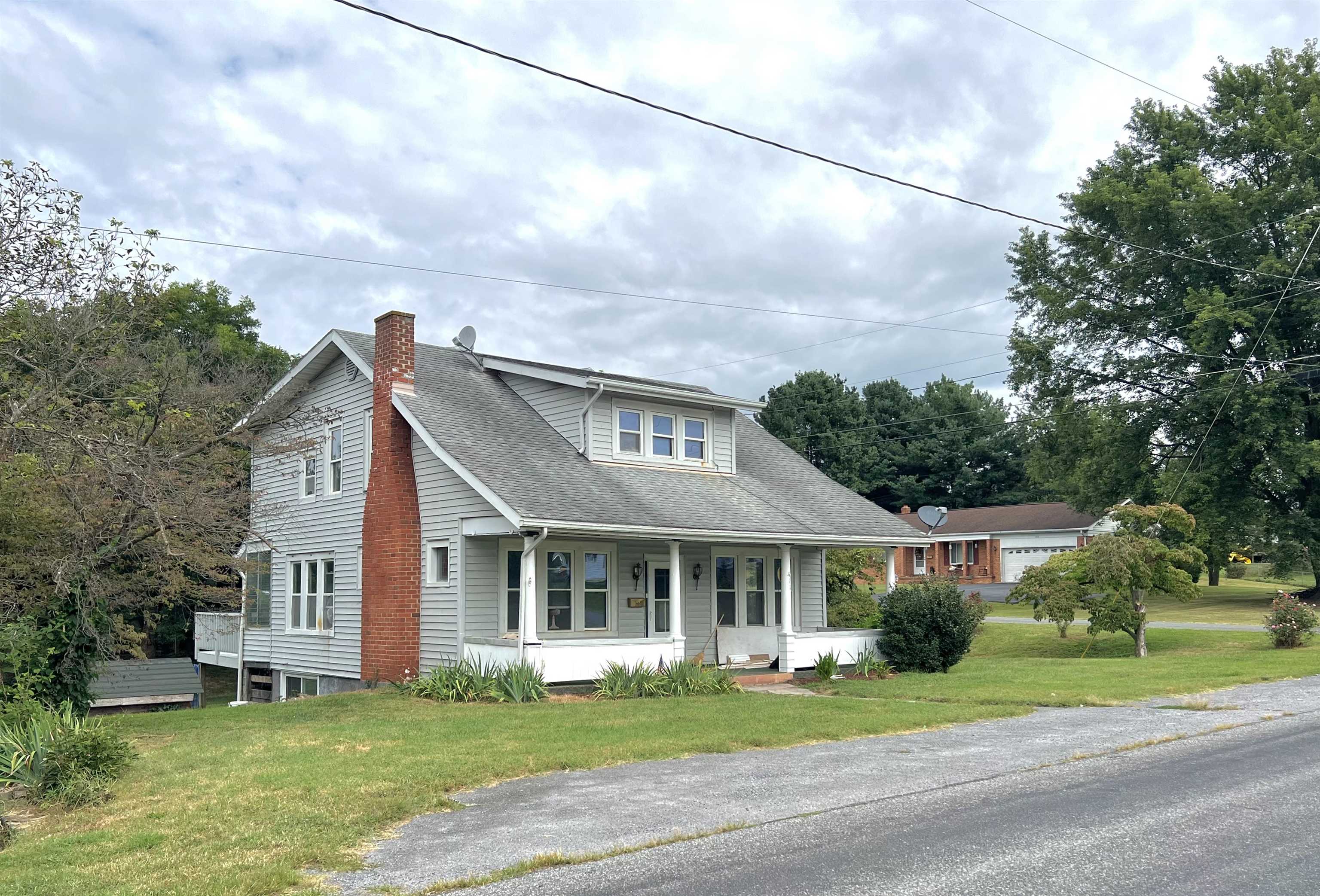 411 SHENANDOAH AVE, SHENANDOAH, Virginia 22849, 3 Bedrooms Bedrooms, ,1 BathroomBathrooms,Residential,411 SHENANDOAH AVE,668256 MLS # 668256