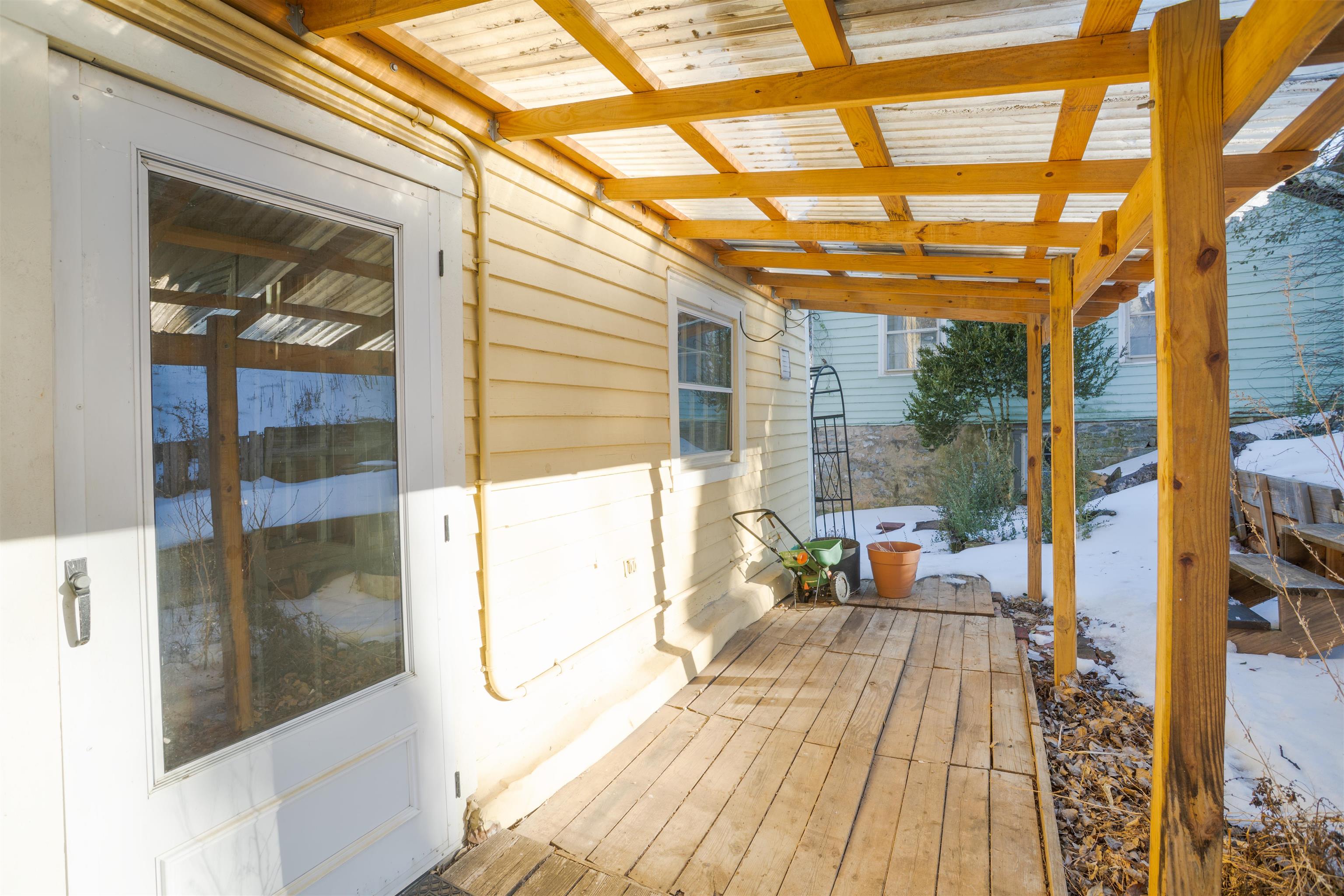 324 GREEN ST, STAUNTON, Virginia 24401, 2 Bedrooms Bedrooms, ,1 BathroomBathrooms,Residential,324 GREEN ST,673246 MLS # 673246