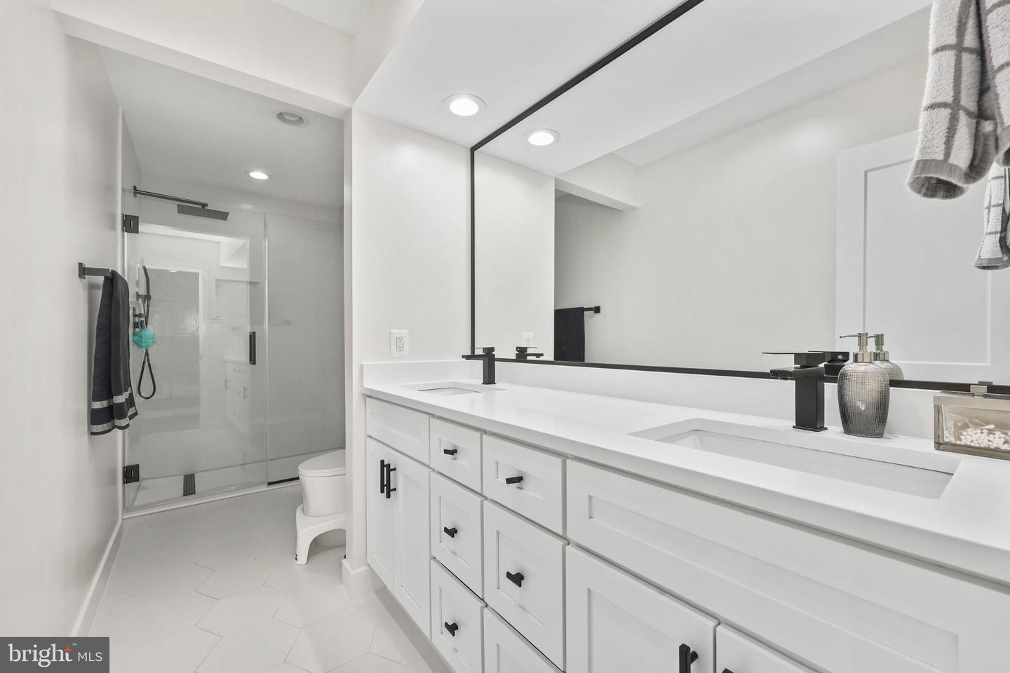 3623 GREAT LAUREL LN, FAIRFAX, Virginia 22033, 5 Bedrooms Bedrooms, ,3 BathroomsBathrooms,Residential,For sale,3623 GREAT LAUREL LN,VAFX2288446 MLS # VAFX2288446