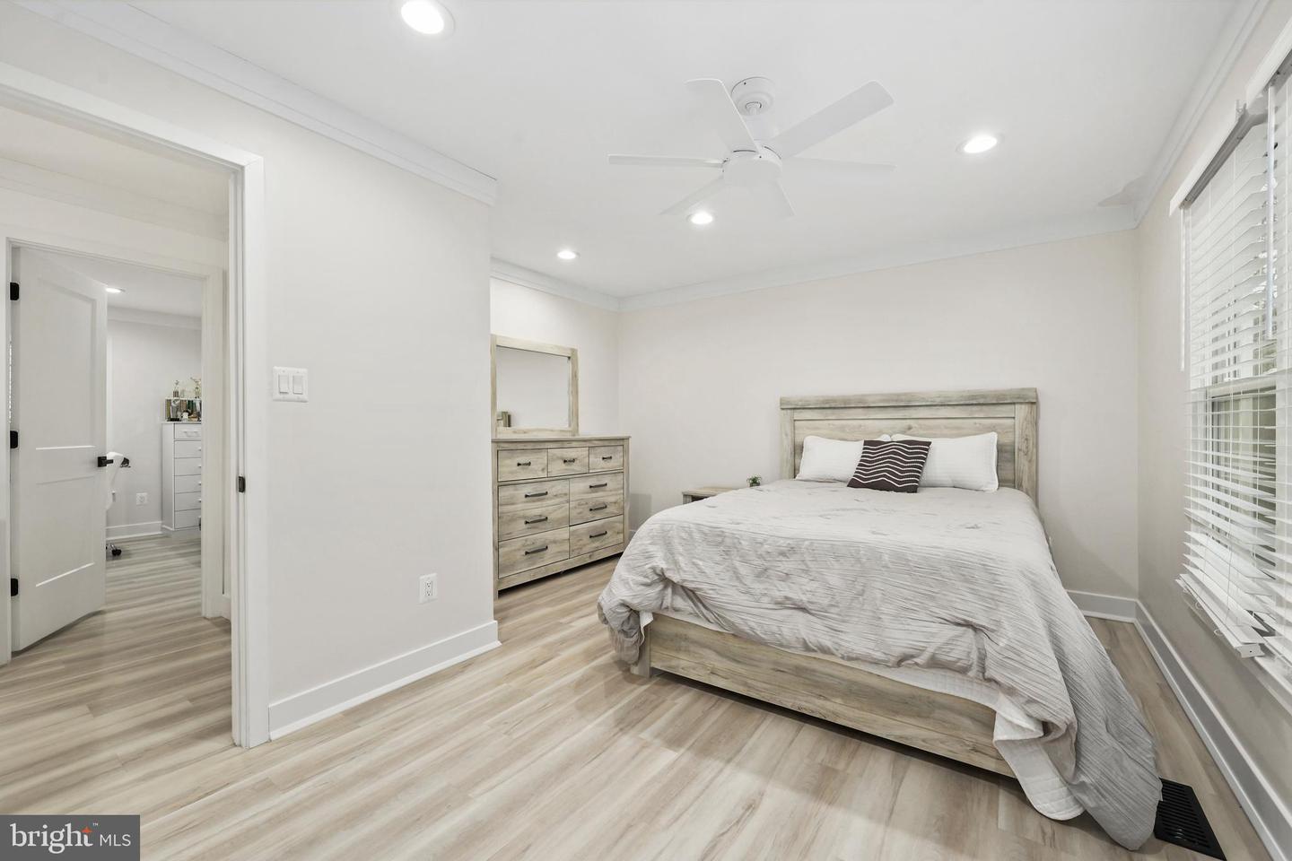 3623 GREAT LAUREL LN, FAIRFAX, Virginia 22033, 5 Bedrooms Bedrooms, ,3 BathroomsBathrooms,Residential,For sale,3623 GREAT LAUREL LN,VAFX2288446 MLS # VAFX2288446