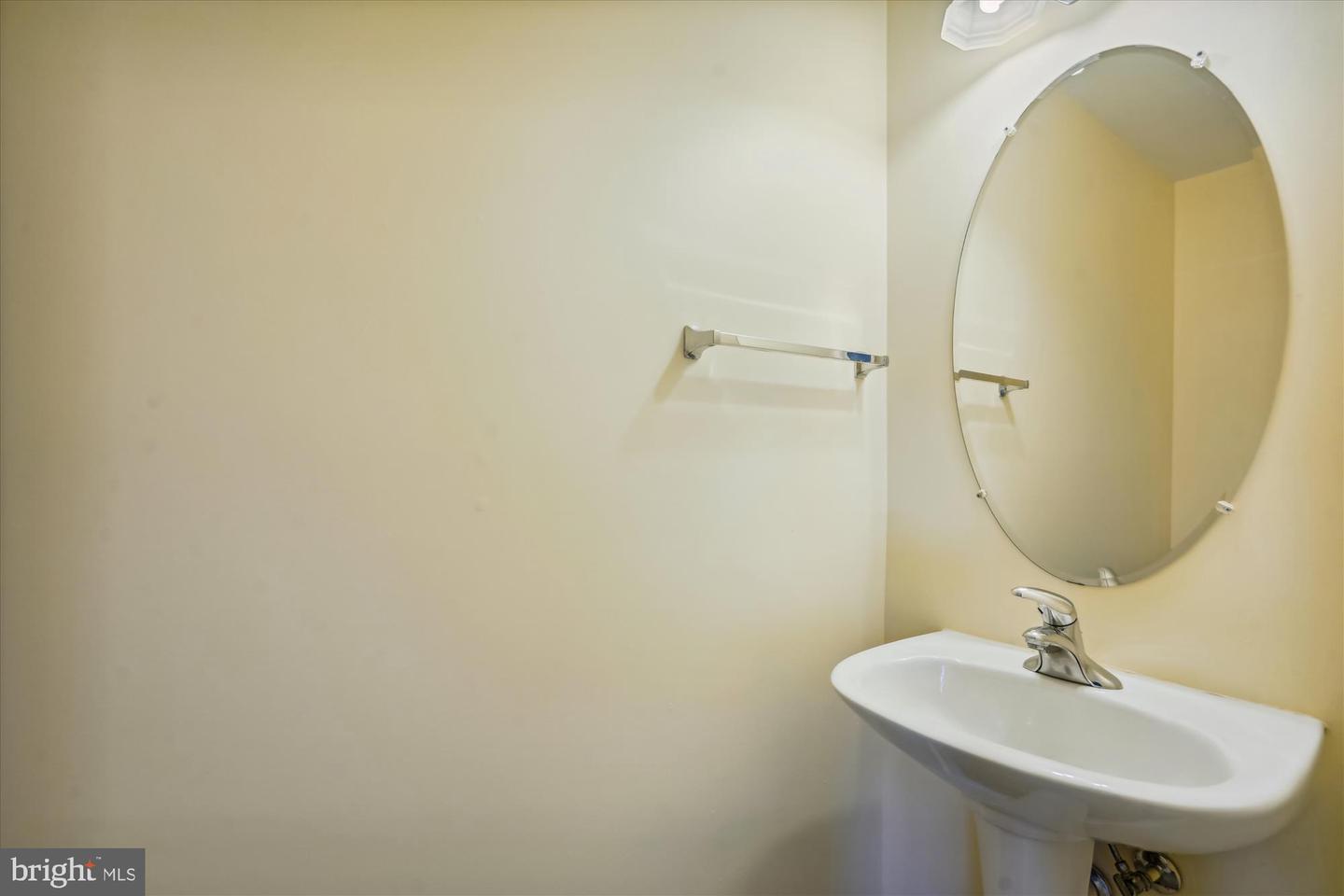 2481 WALNUT ROCKER LN, HERNDON, Virginia 20171, 3 Bedrooms Bedrooms, ,2 BathroomsBathrooms,Residential,For sale,2481 WALNUT ROCKER LN,VAFX2290904 MLS # VAFX2290904