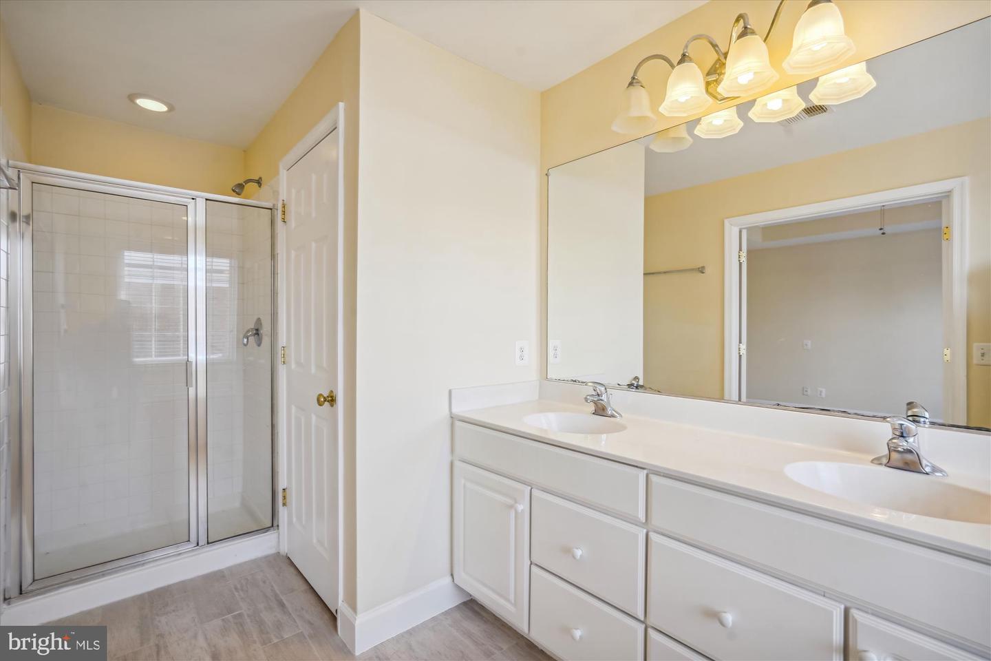 2481 WALNUT ROCKER LN, HERNDON, Virginia 20171, 3 Bedrooms Bedrooms, ,2 BathroomsBathrooms,Residential,For sale,2481 WALNUT ROCKER LN,VAFX2290904 MLS # VAFX2290904