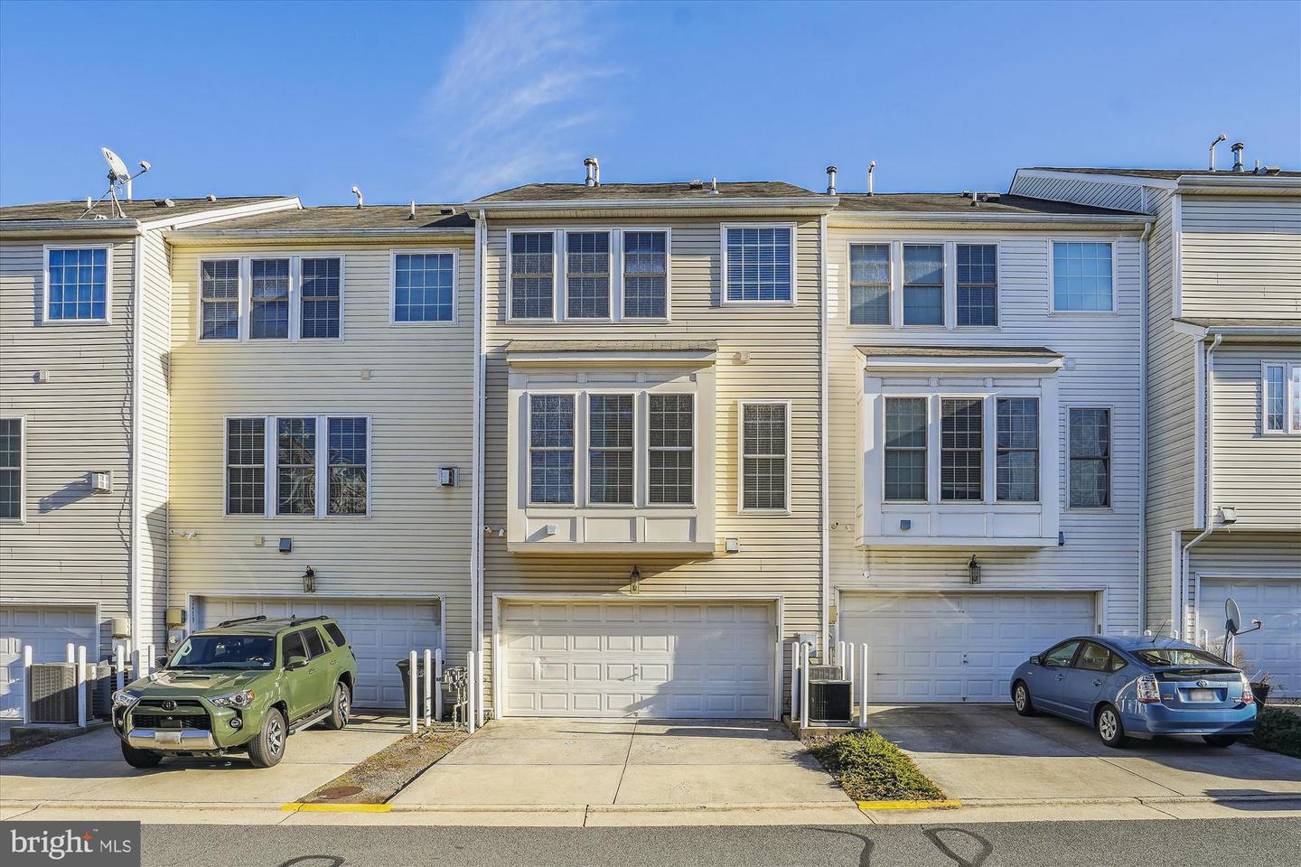 2481 WALNUT ROCKER LN, HERNDON, Virginia 20171, 3 Bedrooms Bedrooms, ,2 BathroomsBathrooms,Residential,For sale,2481 WALNUT ROCKER LN,VAFX2290904 MLS # VAFX2290904